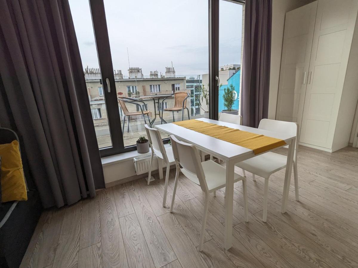 Lejlighed Cozy With Big Terrace In - Karlin